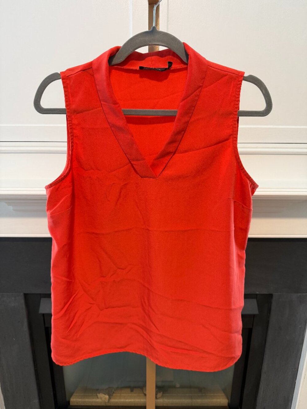 ❤️🧡 Red-Orange Sleeveless V-Neck Blouse Career Top | The Limited | Medium